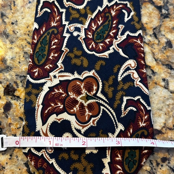 Burberry’s ❤️of London Paisley 100% Silk Tie. Hand Sewn in USA~Pre❤️Loved - Picture 4 of 9